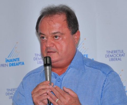 Blaga, liderilor PDL: Îi răspundem lui Băsescu doar dacă mai intervine brutal în competiţie